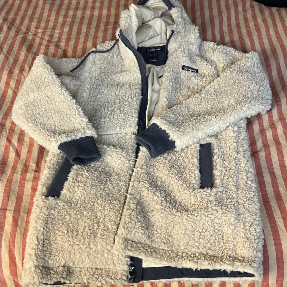 Patagonia women’s Cream and blue Jacket